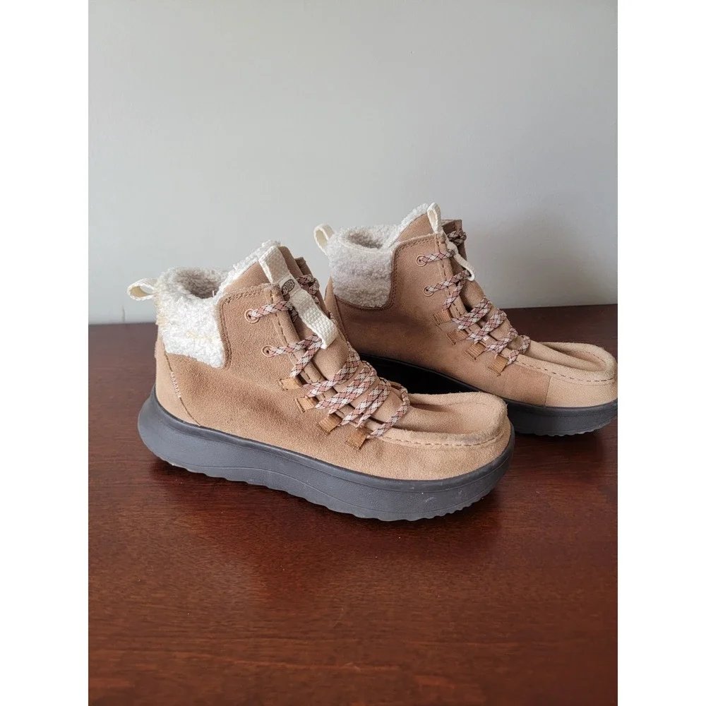 Hey Dude Wendy Peak Women's 10M Lined No Tie Ankle Boot Canvas Tan Black Outdoor